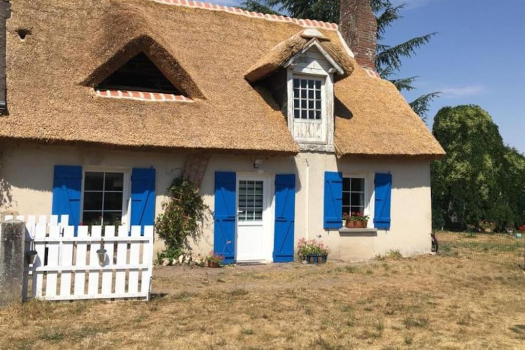 Chaumiere Avec Sa Toiture Recouverte De Chaume !!! Donnemain-Saint-Mames Bagian luar foto